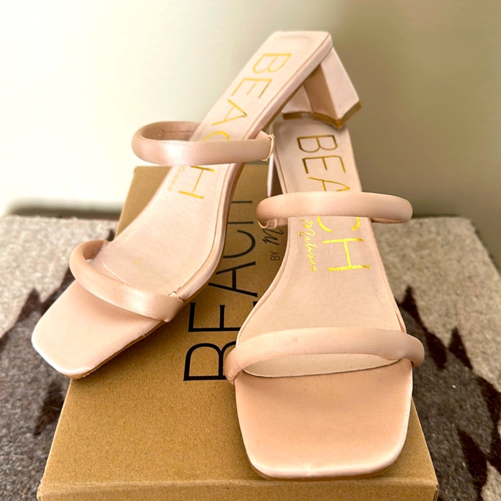 Beach by Matisse champagne satin slip on dress shoes or could wear with jeans!!!